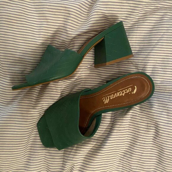 L'INTERVALLE Shoes - Green leather mules sandals size 38/7.5